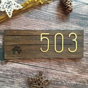 Plaque numéro maison en bois